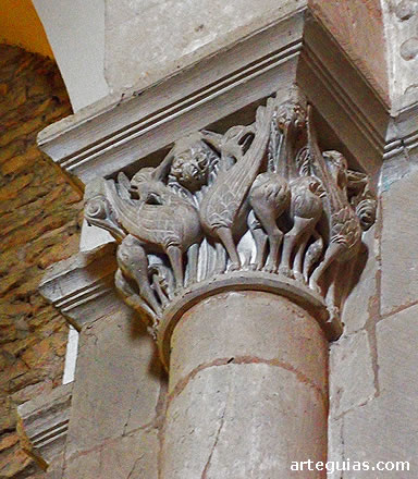 Capitel con grifos. Bas&iacute;lica de Armentia