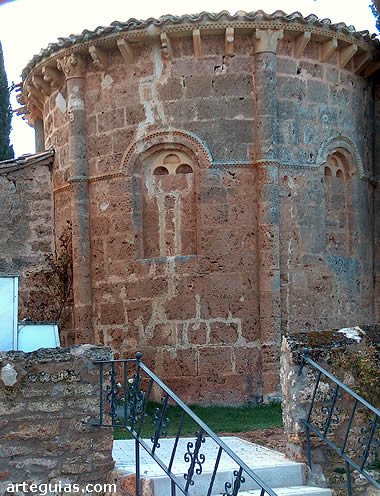 Iglesia de Castil de Lences: &aacute;bside