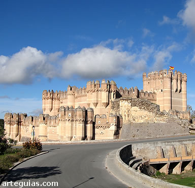 Uno de los castillos m&aacute;s espectaculares de Espa&ntilde;a: Coca