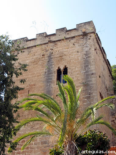 Torre g&oacute;tica