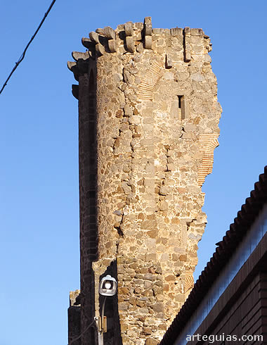 Extremo superior de una de las torres supervivientes