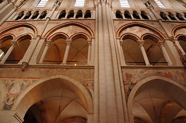Interior de la catedral de Limburgo. Siglo XIII
