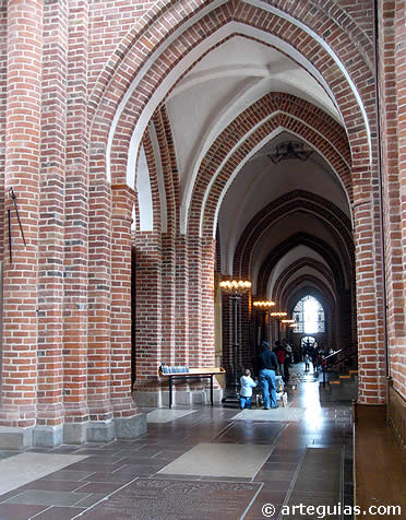 Nave lateral de la Catedral de Roskilde