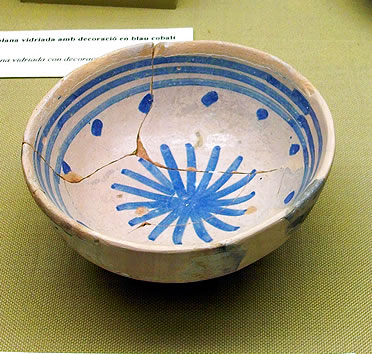 Escudilla con decoraci&oacute;n azul cobalto.  Museu Soler Blasco de X&agrave;bia