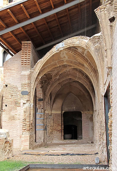 Ruinas del claustro mud&eacute;jar de la Colegiata del Santo Sepulcro de Calatayud