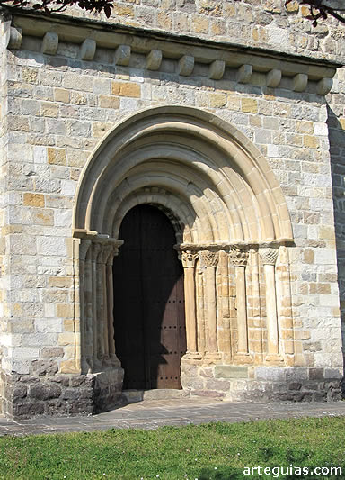 Puerta rom&aacute;nica de Santiago de Itxasperri en Eguiarreta