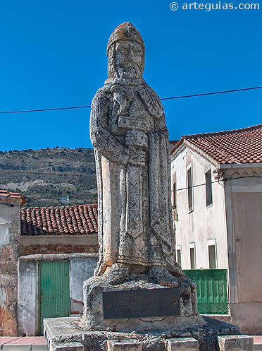 Monumento a Fern&aacute;n Ginz&aacute;lez en Barbadillo del Mercado, Burgos