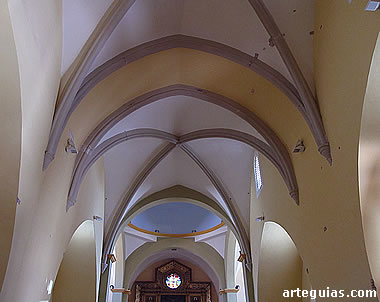 Interior de la iglesia de Herrera de los Navarros