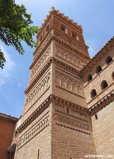Torre mud&eacute;jar de la iglesia de Herrera de los Navarros