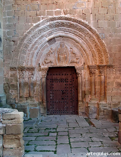 Puerta de la iglesia de El Salvador, Ag&uuml;ero