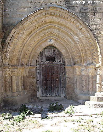 Puerta de la iglesia de San Esteban de Valdespina