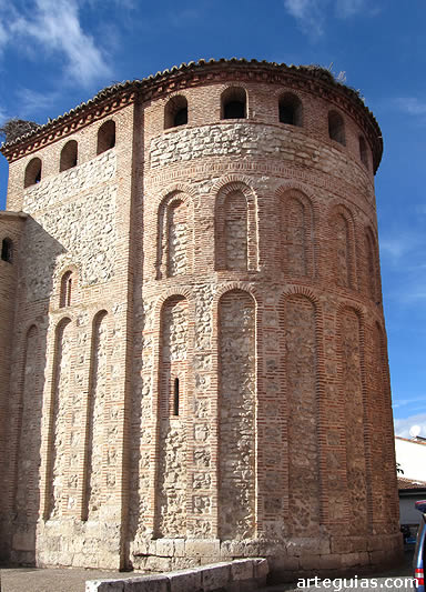 &acute;bside la iglesia de San Juan de Mojados, Valladolid