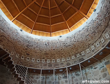Interior de una de la plantas del castillo
