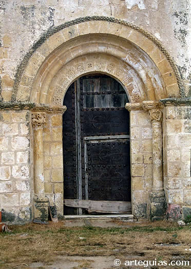 Puerta norte de la iglesia de La Cuesta