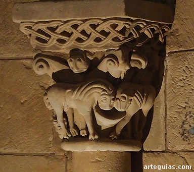 Leones en la Colegiata de Casta&ntilde;eda, Cantabria