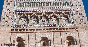 Decoraci&oacute;n cer&aacute;mica en la iglesia de La Magdalena de Zaragoza