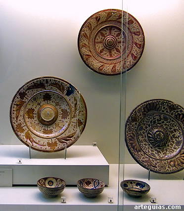 Loza dorada. Museo de  Santa Cruz de Toledo