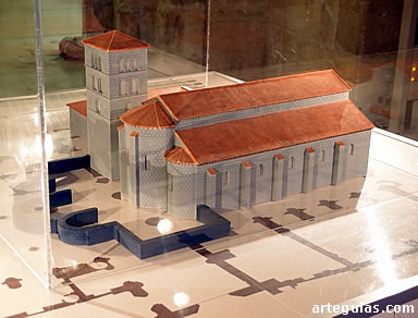 Maqueta de la catedral rom&aacute;nica de Burgos