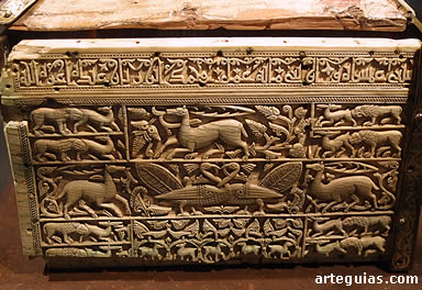 Placa tallada de marfil de la Arqueta de Silos (elaborada en la Taifa de Cuenca en el siglo XI)
