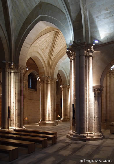 Interior de la iglesia del Monasterio de Santa Mar&iacute;a la Real de Aguilar de Campoo