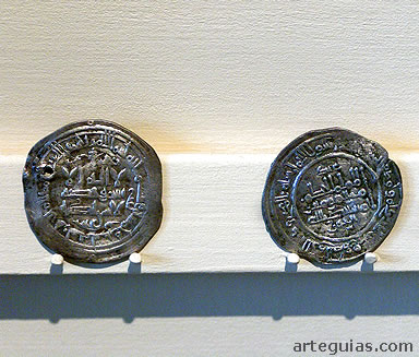 Monedas califales del periodo de Alhaqu&eacute;n II . Museo de Cuenca