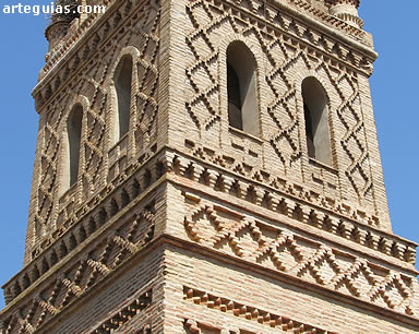 Detalle de la ornamentaci&oacute;n de los muros exteriores