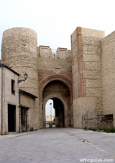 Puerta de la muralla de Cu&eacute;llar, Segovia