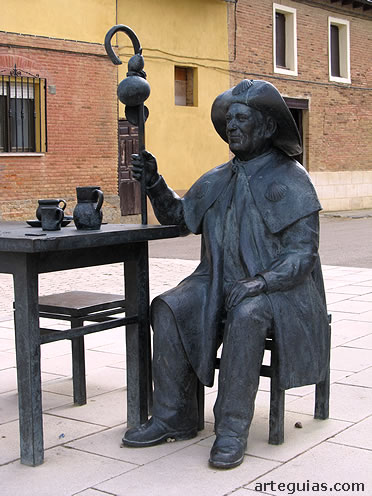 Estatua de un peregrino  en Villalc&aacute;zar de Sirga (Palencia)