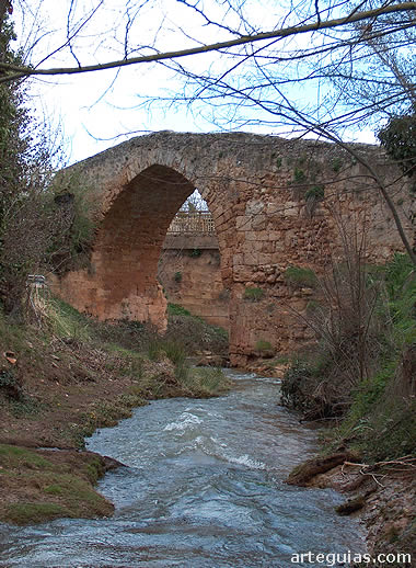 Puente medieval en Lences