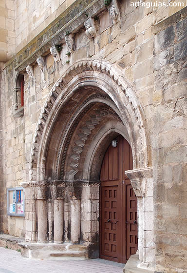 Puerta rom&aacute;nica de la iglesia del Esp&iacute;ritu Santo de Miranda de Ebro