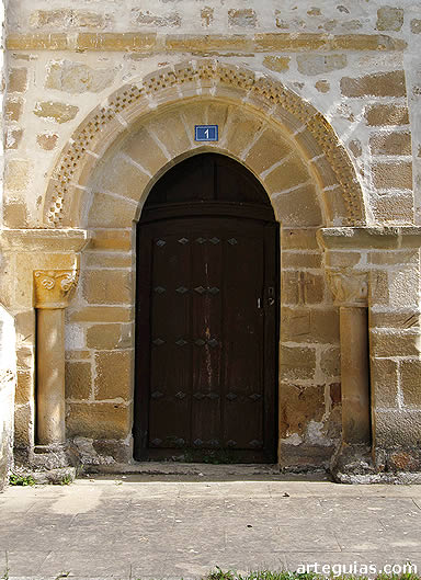 Puerta en el muro meridional
