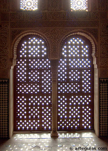 Ajimez nazar&iacute; en la Alhambra