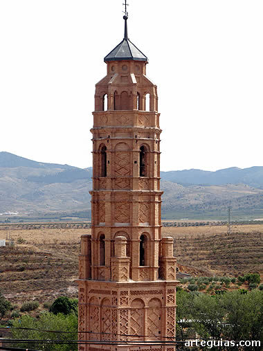 Cuerpo superior del campanario de la iglesia de Ricla (Comarca de Valdejal&oacute;n)