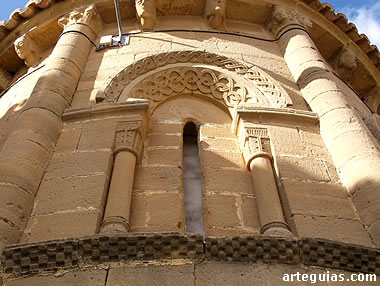 &Aacute;bside de la iglesia rom&aacute;nica de Castilseco (Obarenia, La Rioja)
