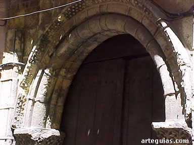 Puerta del Barrio de Las Canonj&iacute;as