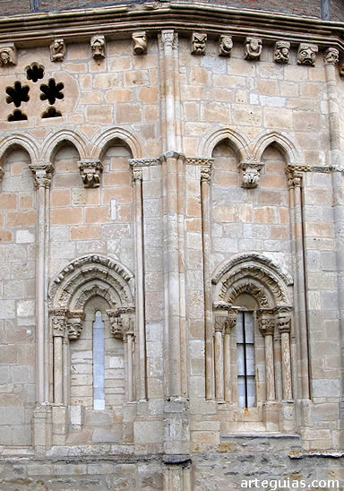Articulaci&oacute;n del &aacute;bside de la iglesia de A&ntilde;ua. Llanada Alavesa