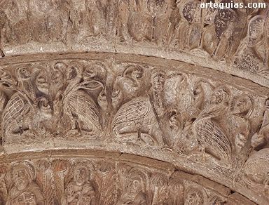 Rom&aacute;nico en Tudela: arquivoltas de la puerta de la iglesia de La Magdalena