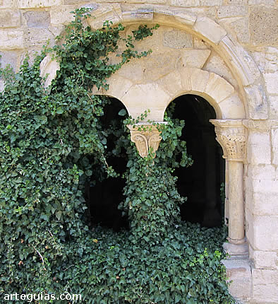 Ventana de comunicaci&oacute;n entre la sala capitular y el desaparecido claustro