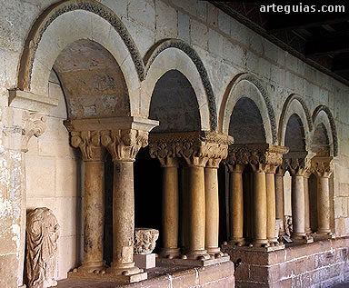 Entrada a la sala capitular del Monasterio rom&aacute;nico de Santo Domingo de Silos