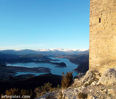 Los Pirineos y el Embalse de Mediano desde  Samitier