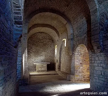 Interior de la iglesia de San Bartolom&eacute;