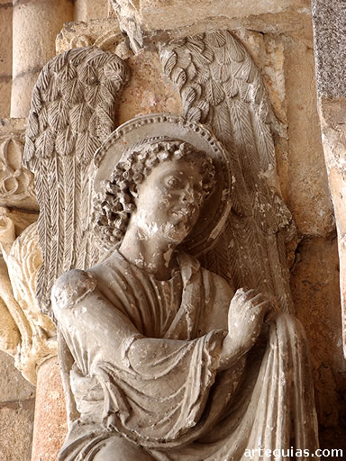 San Gabriel en la Anunciaci&oacute;n de la puerta sur