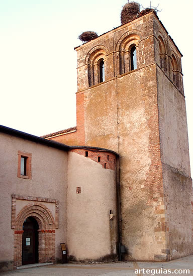 San Juan de Aguilafuente: fachada sur y campanario