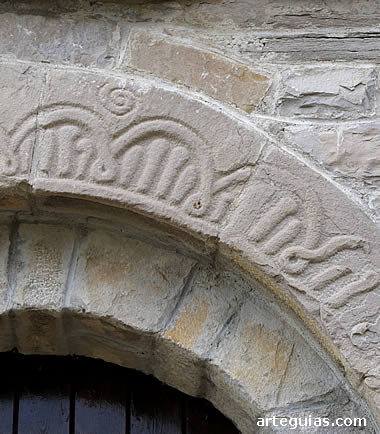 Inscripci&oacute;n en la puerta