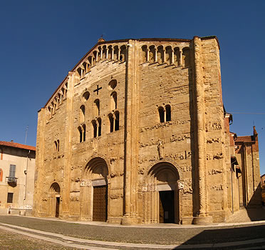 Fachada occidental de San Miguel de Pav&iacute;a