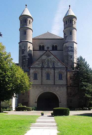 Iglesia de San Pantale&oacute;n de Colonia. Siglo X. El Sacro Imperio Romano Germ&aacute;nico se decant&oacute; por una arquitectura muy monumental