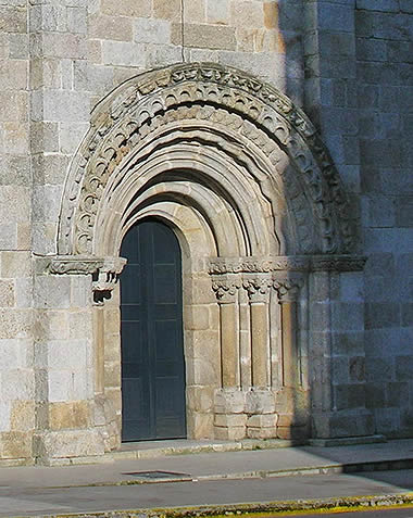 Puerta rom&aacute;nica