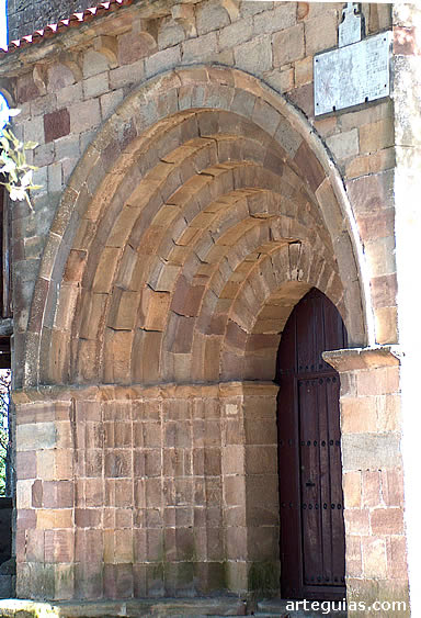 Puerta del hastial occidental