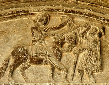 Timpano figurado. Iglesia de Santa Mar&iacute;a de Cervera