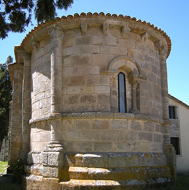 Iglesia de Santa Mar&iacute;a de Melide: &aacute;bside rom&aacute;nico